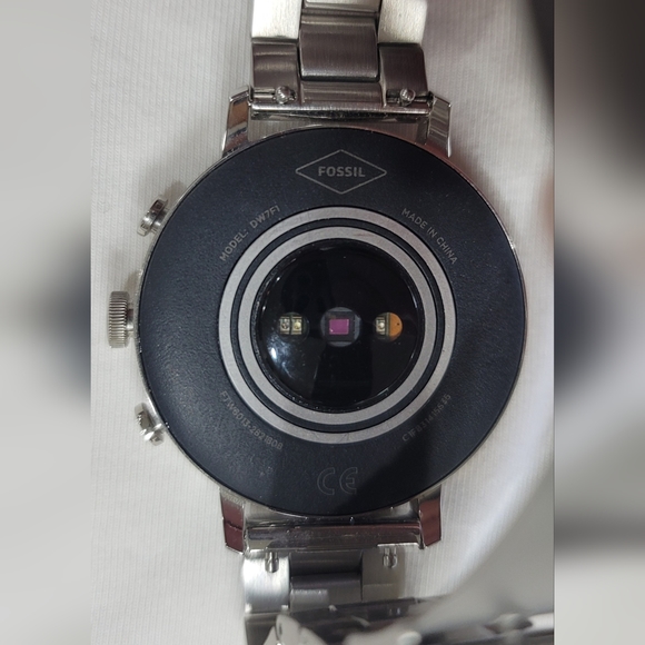 Fossil Smart Watch - Picture 9 of 10